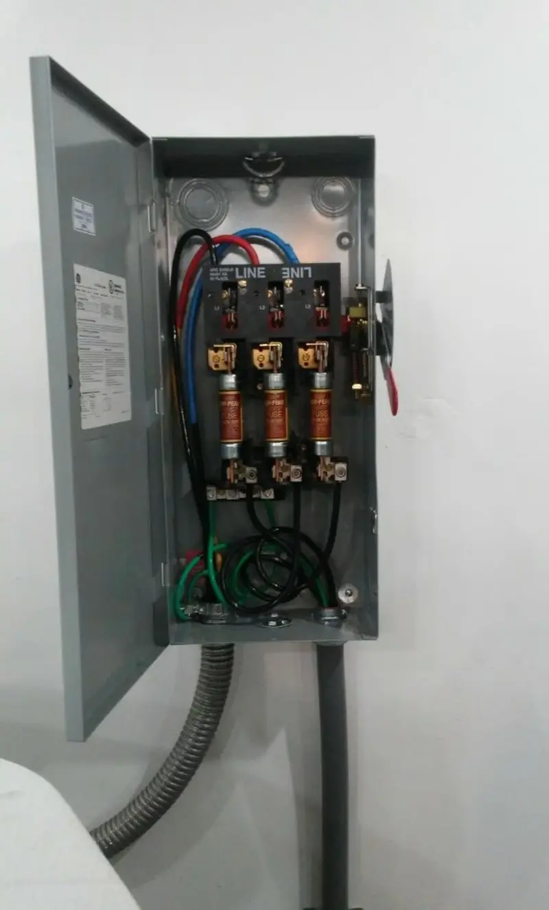 Three-phase disconnect switch installed for Electrical Wiring & Rewiring in Hartsville